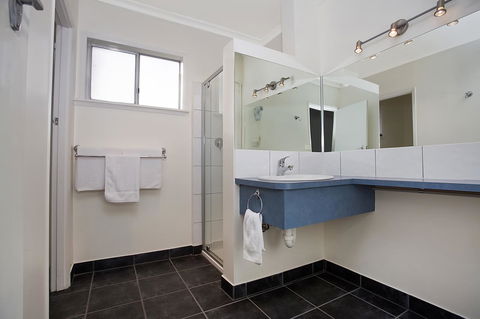 Hamilton Townhouse Motel - Whitsundays Accommodation 9