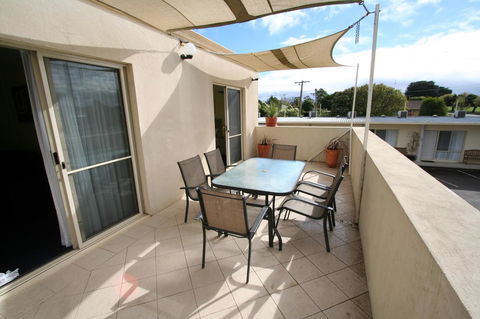 Hamilton Townhouse Motel - Whitsundays Accommodation 3