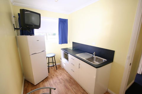 Hamilton Townhouse Motel - Whitsundays Accommodation 4