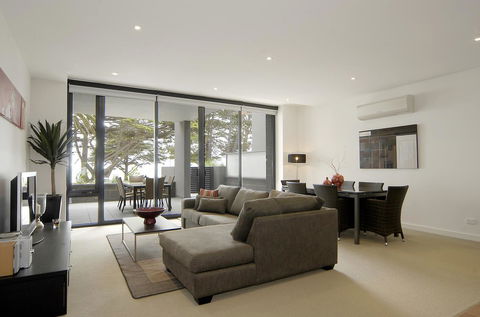 C-Scape Water Front Apartment - Whitsundays Accommodation 3