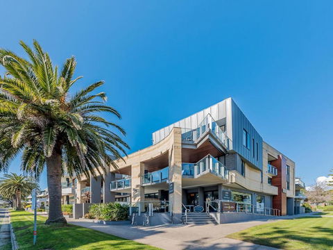 C-Scape Water Front Apartment - Whitsundays Accommodation 9