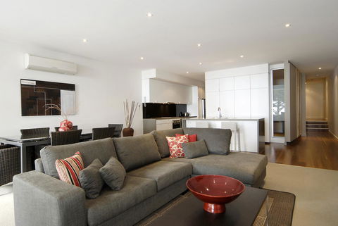 C-Scape Water Front Apartment - Whitsundays Accommodation 4