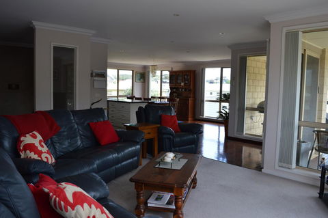 Ocean View Beach House - Whitsundays Accommodation 14