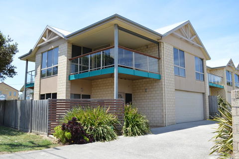 Ocean View Beach House - Whitsundays Accommodation 0