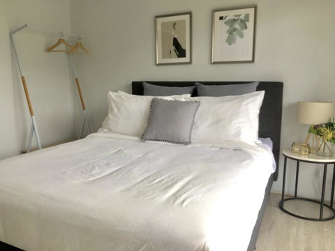 The Wheelhouse - 2BR Waterfront Apt In Town - Whitsundays Accommodation 7