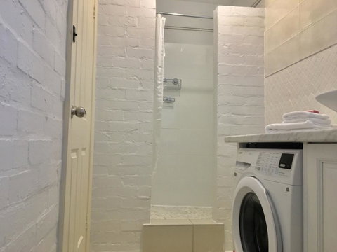 The Wheelhouse - 2BR Waterfront Apt In Town - Whitsundays Accommodation 14