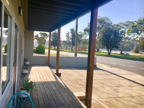 The Wheelhouse - 2BR Waterfront Apt In Town - Whitsundays Accommodation 17