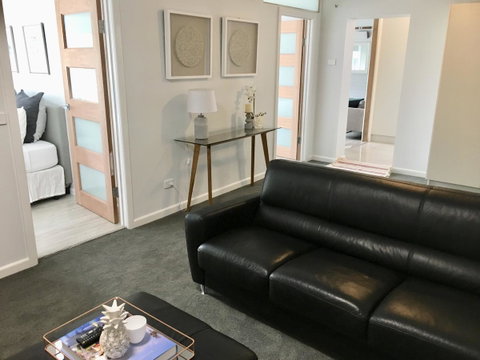 The Wheelhouse - 2BR Waterfront Apt In Town - Whitsundays Accommodation 10