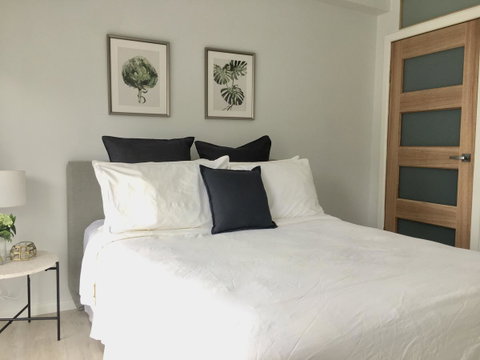 The Wheelhouse - 2BR Waterfront Apt In Town - Whitsundays Accommodation 4