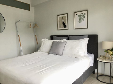 The Wheelhouse - 2BR Waterfront Apt In Town - Whitsundays Accommodation 9