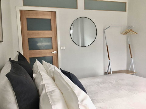 The Wheelhouse - 2BR Waterfront Apt In Town - Whitsundays Accommodation 5
