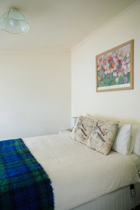 Miss Pym's Cottage - Whitsundays Accommodation 16