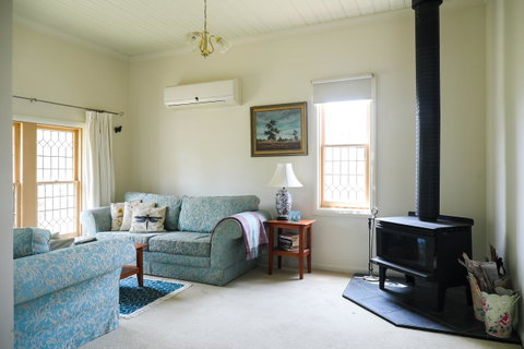 Miss Pym's Cottage - Whitsundays Accommodation 35