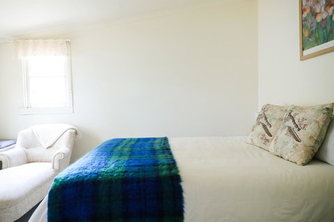 Miss Pym's Cottage - Whitsundays Accommodation 15