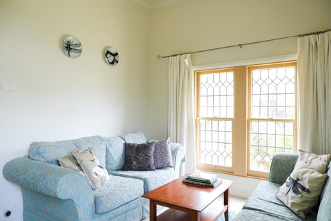 Miss Pym's Cottage - Whitsundays Accommodation 40