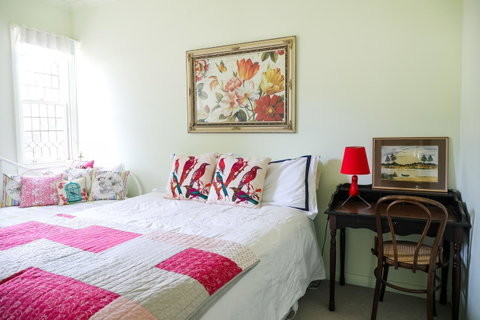 Miss Pym's Cottage - Whitsundays Accommodation 23