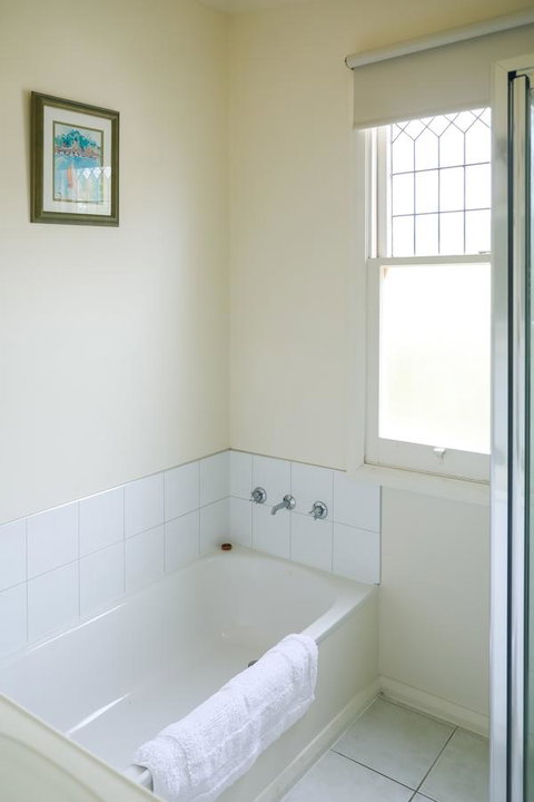 Miss Pym's Cottage - Whitsundays Accommodation 10