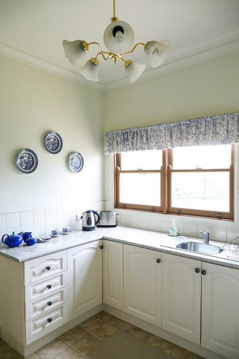 Miss Pym's Cottage - Whitsundays Accommodation 27