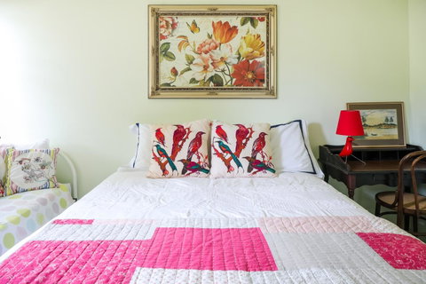 Miss Pym's Cottage - Whitsundays Accommodation 24