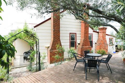 Miss Pym's Cottage - Whitsundays Accommodation 4