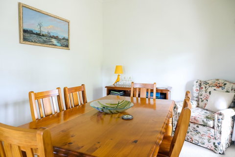 Miss Pym's Cottage - Whitsundays Accommodation 37