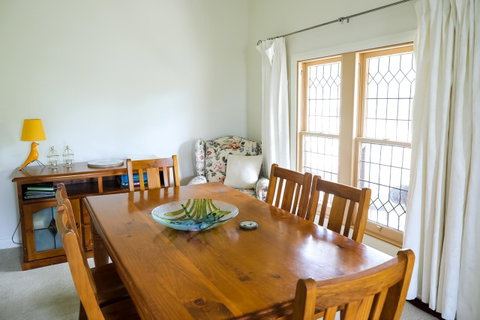 Miss Pym's Cottage - Whitsundays Accommodation 36