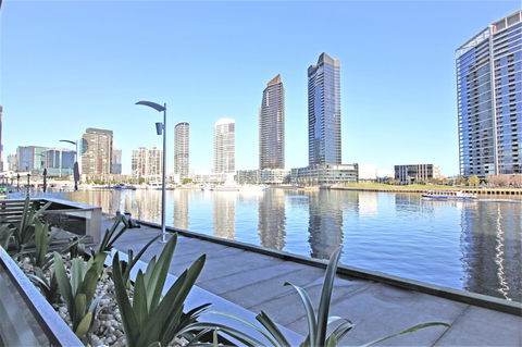 Auzzie Apartments Docklands, Melbourne - Whitsundays Accommodation 1