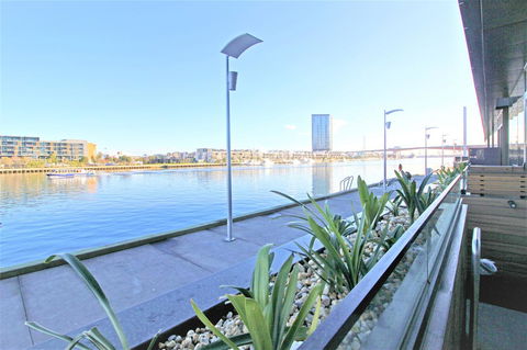 Auzzie Apartments Docklands, Melbourne - Whitsundays Accommodation 2