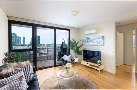 Water Views, Lovely 2BRs, Free Tram Zone, Close To Everything! - Whitsundays Accommodation 4