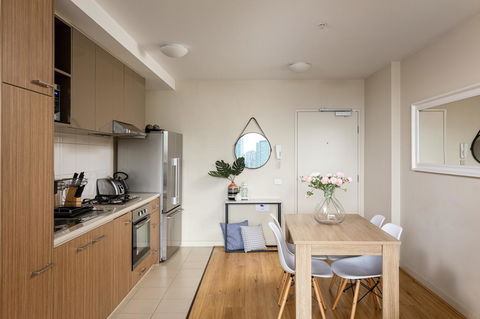 Water Views, Lovely 2BRs, Free Tram Zone, Close To Everything! - Whitsundays Accommodation 10