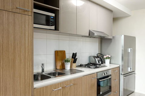 Water Views, Lovely 2BRs, Free Tram Zone, Close To Everything! - Whitsundays Accommodation 16