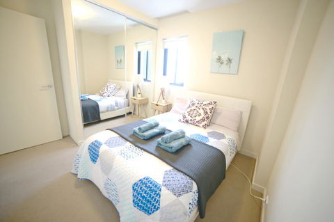 Water Views, Lovely 2BRs, Free Tram Zone, Close To Everything! - Whitsundays Accommodation 9