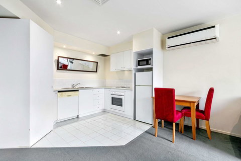 Knox International Hotel And Apartments - Whitsundays Accommodation 24