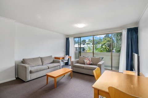 Knox International Hotel And Apartments - Whitsundays Accommodation 2