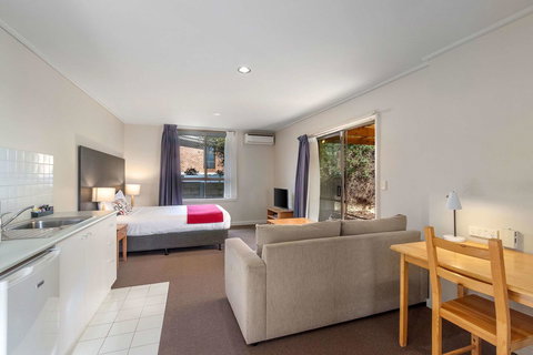 Knox International Hotel And Apartments - Whitsundays Accommodation 9