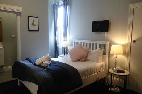 The Bischoff Hotel - Whitsundays Accommodation 3