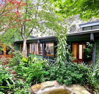 The Black Cockatoo - Secret Garden Mountains Home - Whitsundays Accommodation