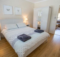The Blue Door Villa - Whitsundays Accommodation