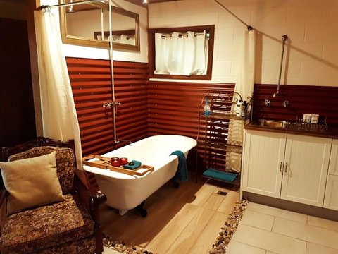 The Cabin - Whitsundays Accommodation 2