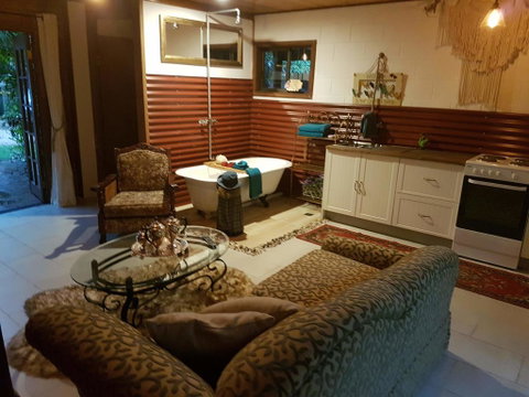 The Cabin - Whitsundays Accommodation 1