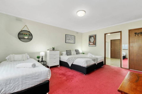 The Calzburg Guest Home - Whitsundays Accommodation 1
