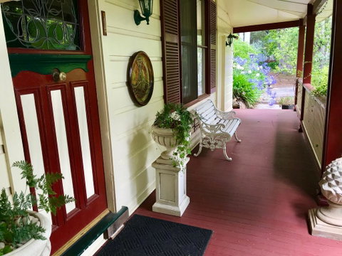 The Chalet Guesthouse And Studio - Whitsundays Accommodation 0