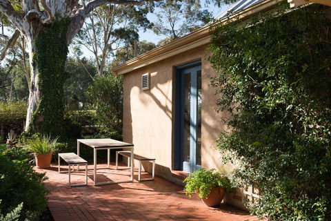The Cottage At Riverside Farm - Whitsundays Accommodation 3