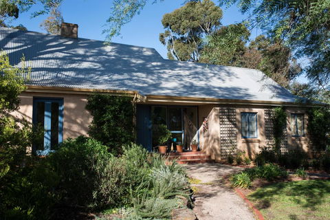 The Cottage At Riverside Farm - Whitsundays Accommodation 2