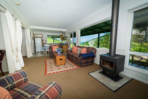 The Cottage At The Bryn At Tilba - Whitsundays Accommodation 3