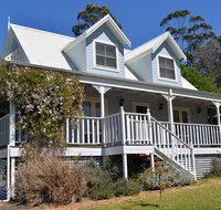 The Doll's House - Charming 2 bedroom cottage just a short walk from the village - Whitsundays Accommodation