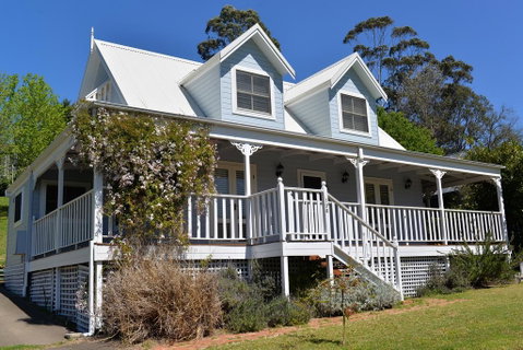 The Doll's House - Charming 2 Bedroom Cottage Just A Short Walk From The Village - Whitsundays Accommodation 0