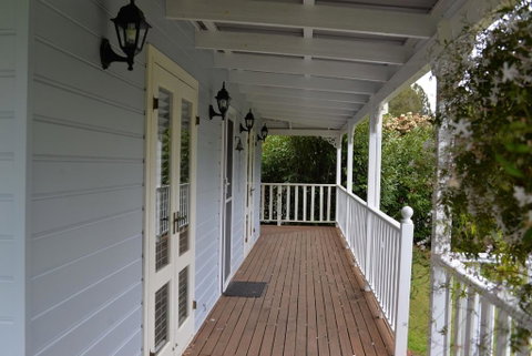 The Doll's House - Charming 2 Bedroom Cottage Just A Short Walk From The Village - Whitsundays Accommodation 2