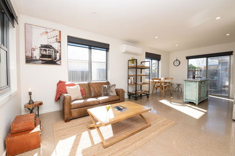 The Endsleigh -1 Bedroom Villa, Free Wifi, Near CBD - Whitsundays Accommodation 2