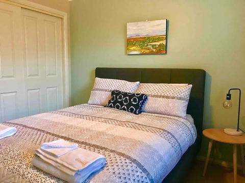 The Entertainer - Downtown Orange, Sleeps 11 - Whitsundays Accommodation 2